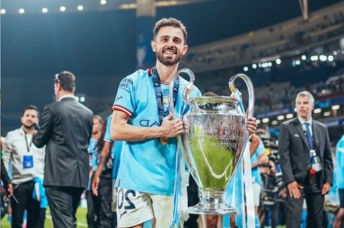 Bernardo Silva com a Taça da Liga dos Campeões